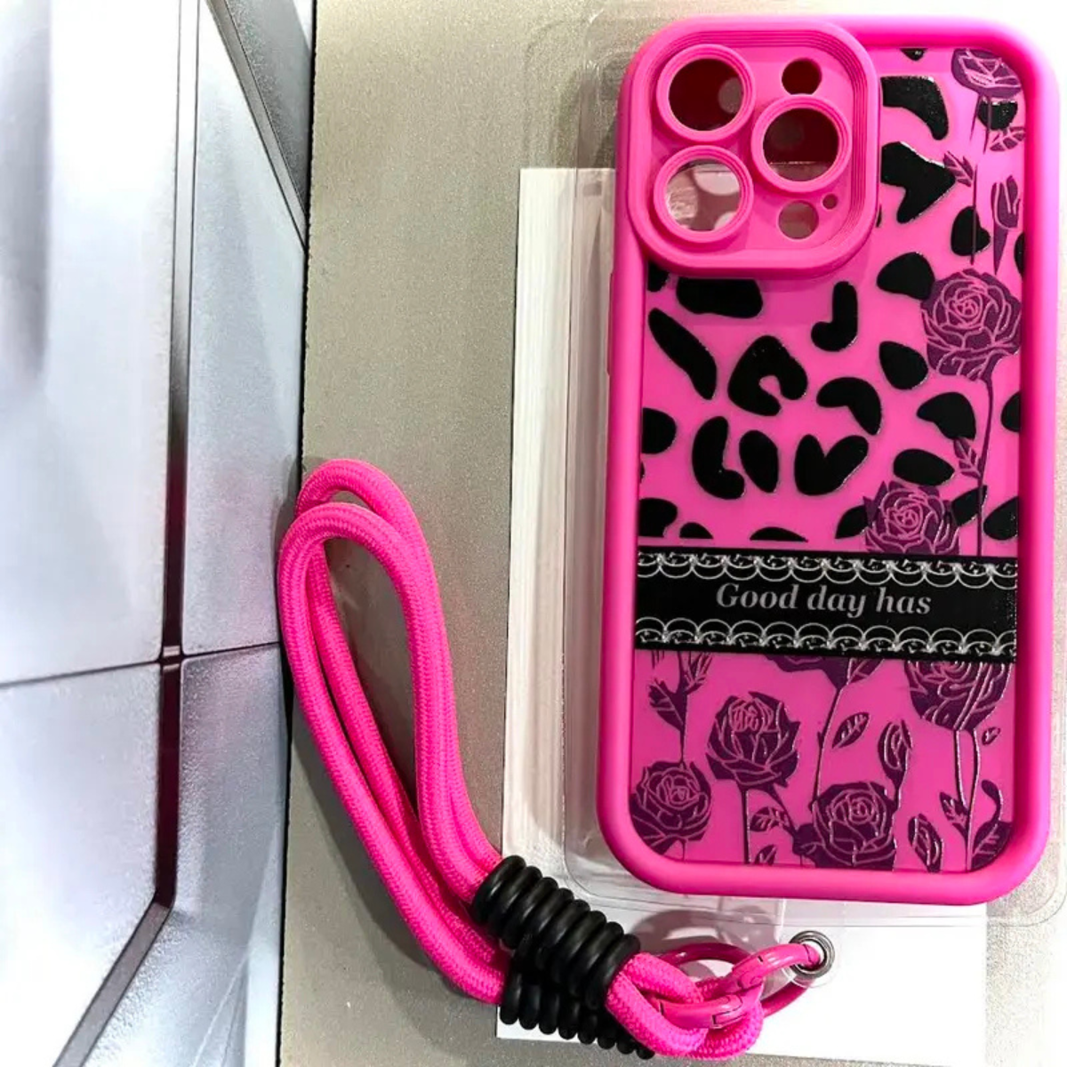 Coque Motif Fleurs & Léopard avec Cordon — Antichoc & Grip